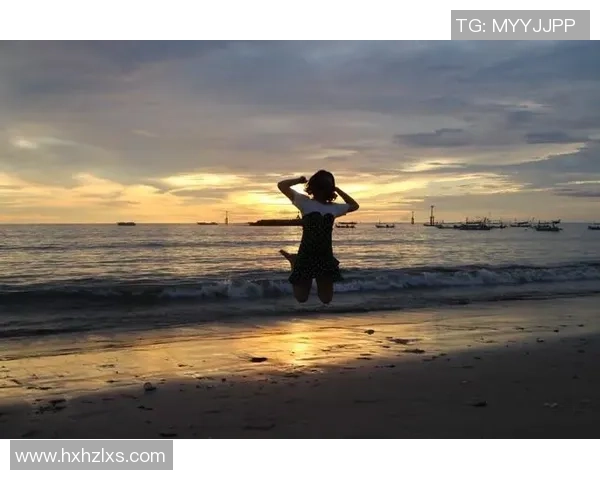 足球明星情侣共度夏日清凉时光泳池畅游甜蜜瞬间尽显浪漫情怀 足球明星情侣共度夏日清凉时光泳池畅游甜蜜瞬间尽显浪漫情怀