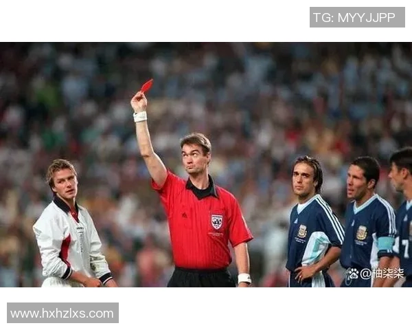 足球明星背后的故事与成就揭秘,探索他们的职业生涯与个人生活点滴 足球明星背后的故事与成就揭秘,探索他们的职业生涯与个人生活点滴