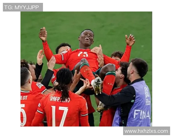 足球明星跌落事件引发热议背后的真相与影响解析 足球明星跌落事件引发热议背后的真相与影响解析